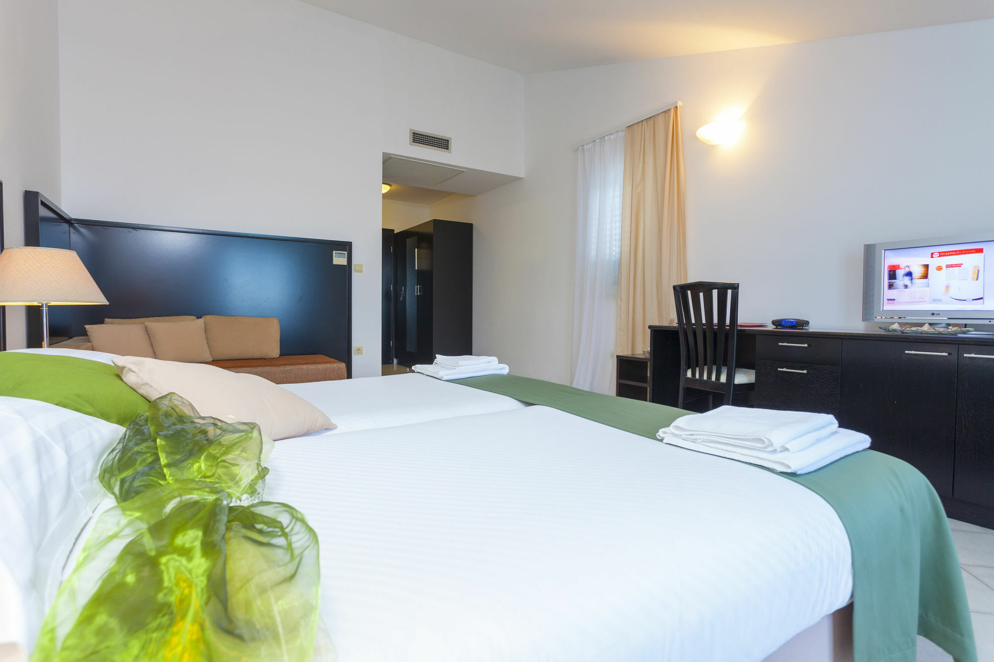Hotel Milenij มาคาร์สกา ภายนอก รูปภาพ